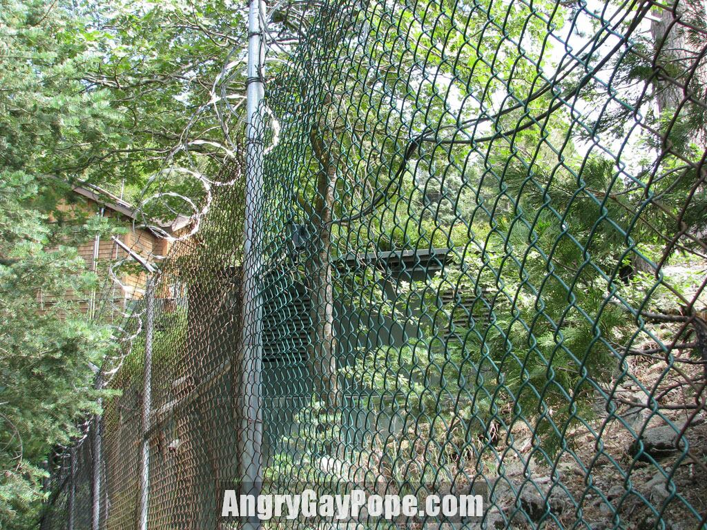 fence_concertina_wire_2.jpg