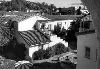 el cadiz apartment courtyard black and white